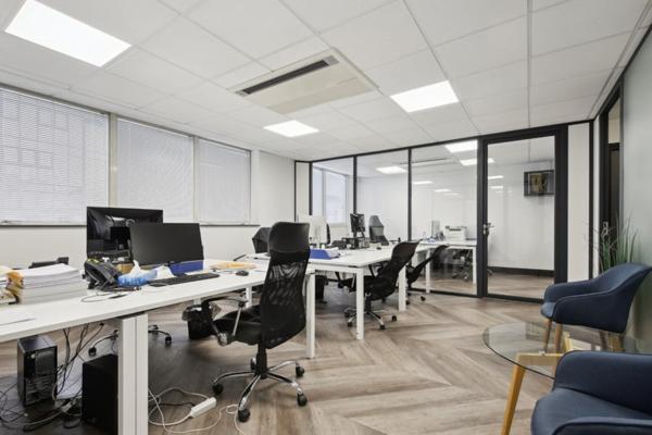 Bureaux à louer à Levallois-Perret avec espaces lumineux et rénovés