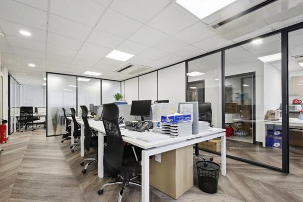 Bureaux à louer à Levallois-Perret avec espaces lumineux et rénovés