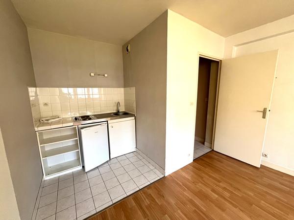 A LOUER - NANTES - QUARTIER ZOLA - T3 MEUBLE