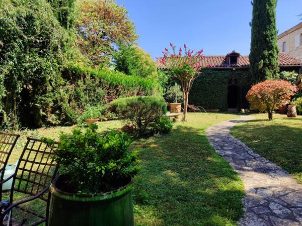 À vendre - Maison bourgeoise, 9 pièces située à Condom (32100)