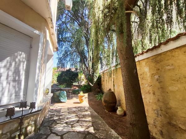 À vendre - Maison bourgeoise, 9 pièces située à Condom (32100)