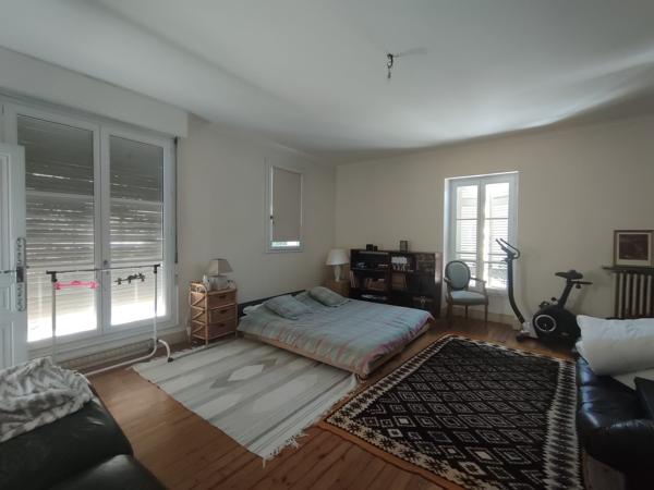 À vendre - Maison bourgeoise, 9 pièces située à Condom (32100)
