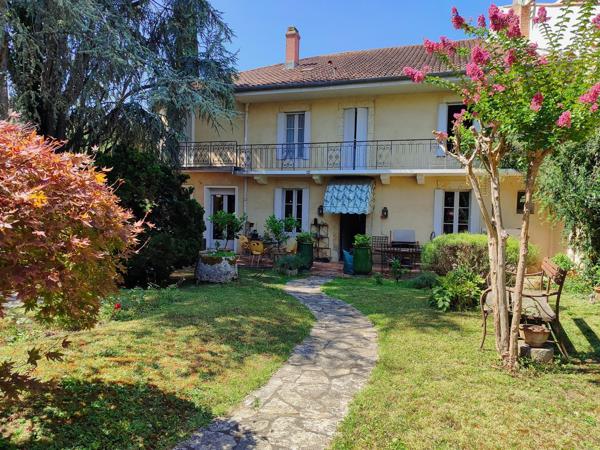 À vendre - Maison bourgeoise, 9 pièces située à Condom (32100)