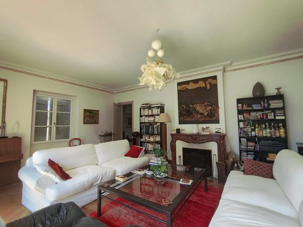 À vendre - Maison bourgeoise, 9 pièces située à Condom (32100)