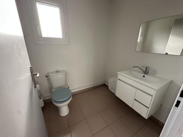 Oloron-Sainte-Marie (64400) Local d'activité très bien exposé