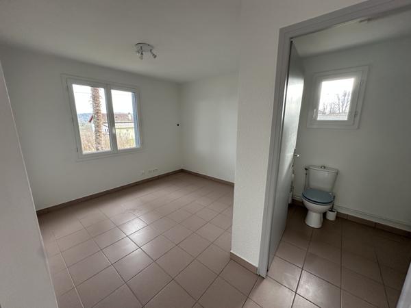 Oloron-Sainte-Marie (64400) Local d'activité très bien exposé