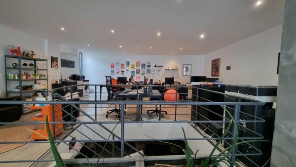 BUREAUX TYPE LOFT- CHARME ET PRESTATIONS DE QUALITÉ PROCHE GARE DE POITIERS - 238M²