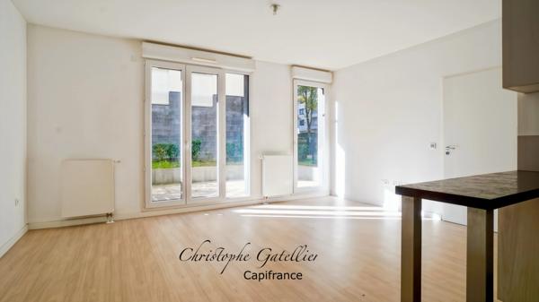 Dpt Yvelines (78), à louer MONTIGNY LE BRETONNEUX appartement T2