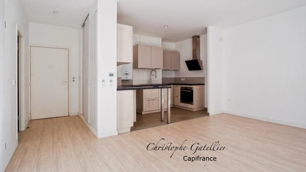 Dpt Yvelines (78), à louer MONTIGNY LE BRETONNEUX appartement T2