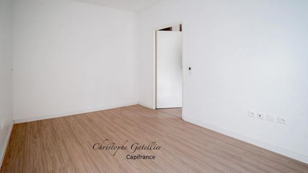 Dpt Yvelines (78), à louer MONTIGNY LE BRETONNEUX appartement T2