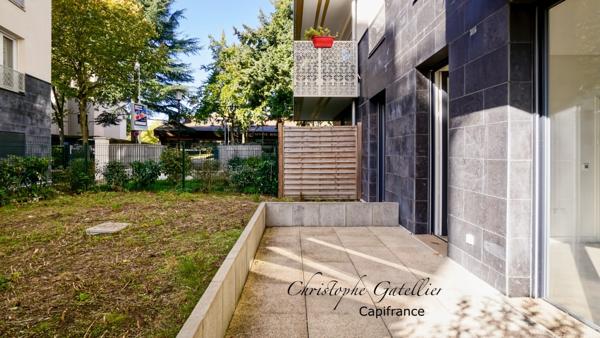 Dpt Yvelines (78), à louer MONTIGNY LE BRETONNEUX appartement T2