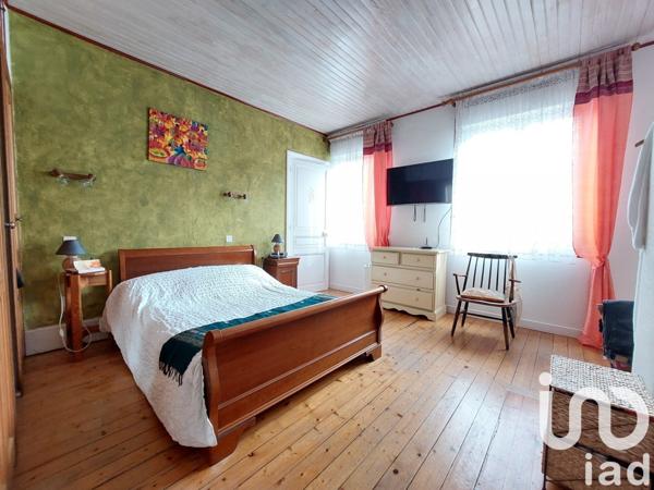 Maison 11 pièces de 284 m² à Ham (80400)