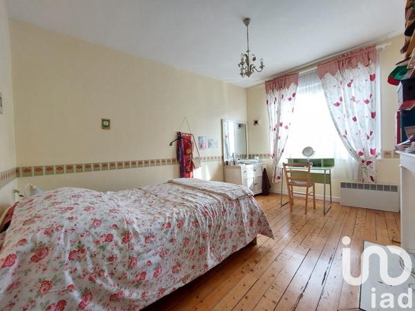 Maison 11 pièces de 284 m² à Ham (80400)