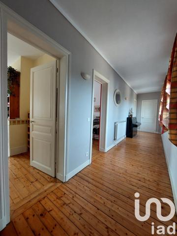 Maison 11 pièces de 284 m² à Ham (80400)