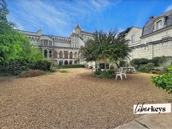 Vivre au cœur de Saumur, entre Château et Loire avec jardin et garage