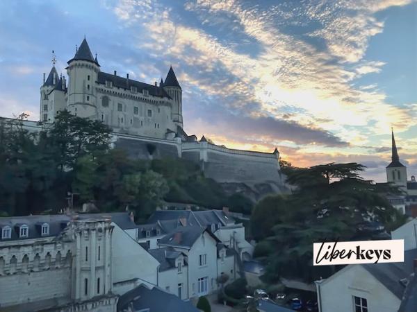Vivre au cœur de Saumur, entre Château et Loire avec jardin et garage