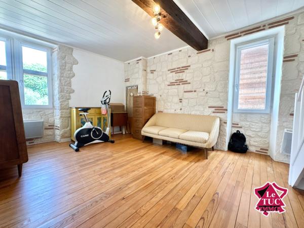 Maison dans le bourg médiéval. Penne-d'Agenais (47140)