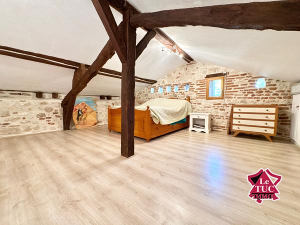 Maison dans le bourg médiéval. Penne-d'Agenais (47140)