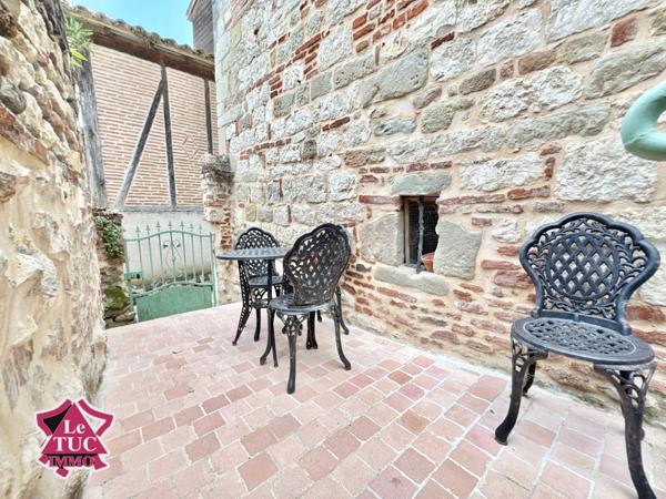 Maison dans le bourg médiéval. Penne-d'Agenais (47140)