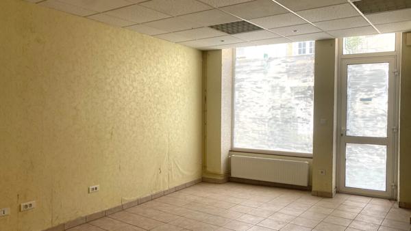 À LOUER – LOCAL COMMERCIAL AVEC LOGEMENT ET DÉPENDANCES à L'ISLE SUR SEREIN (89)