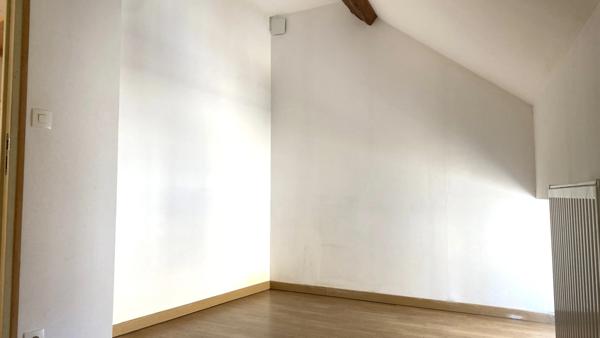 À LOUER – LOCAL COMMERCIAL AVEC LOGEMENT ET DÉPENDANCES à L'ISLE SUR SEREIN (89)