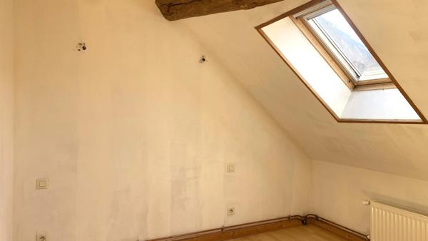 À LOUER – LOCAL COMMERCIAL AVEC LOGEMENT ET DÉPENDANCES à L'ISLE SUR SEREIN (89)