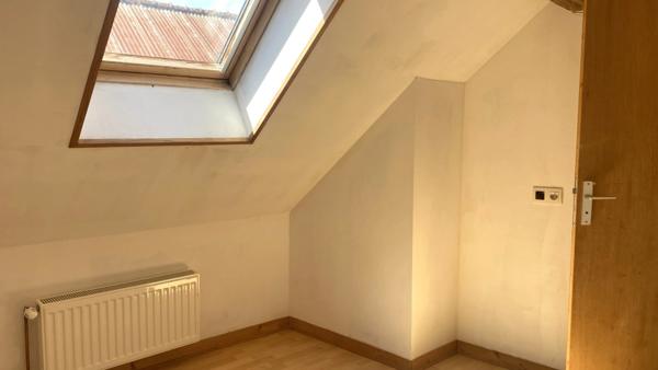 À LOUER – LOCAL COMMERCIAL AVEC LOGEMENT ET DÉPENDANCES à L'ISLE SUR SEREIN (89)