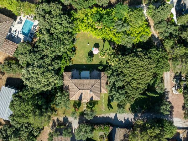 DANS LE CENTRE DE CASTELNAU LE LEZ (34) ,IDEAL PROJET FAMILIAL : MAGNIFIQUE BASTIDE AVEC JARDIN ET TERRAINS CONSTRUCTIBLES