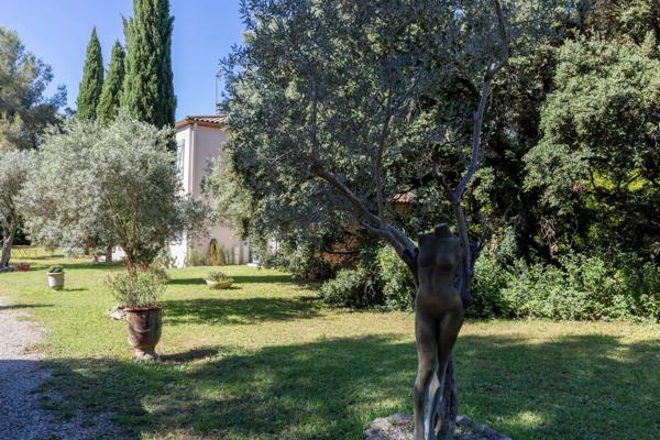 DANS LE CENTRE DE CASTELNAU LE LEZ (34) ,IDEAL PROJET FAMILIAL : MAGNIFIQUE BASTIDE AVEC JARDIN ET TERRAINS CONSTRUCTIBLES