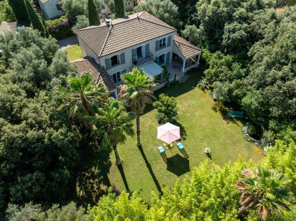 DANS LE CENTRE DE CASTELNAU LE LEZ (34) ,IDEAL PROJET FAMILIAL : MAGNIFIQUE BASTIDE AVEC JARDIN ET TERRAINS CONSTRUCTIBLES