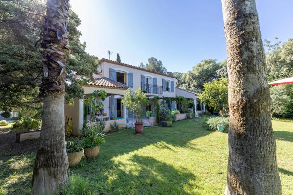 DANS LE CENTRE DE CASTELNAU LE LEZ (34) ,IDEAL PROJET FAMILIAL : MAGNIFIQUE BASTIDE AVEC JARDIN ET TERRAINS CONSTRUCTIBLES