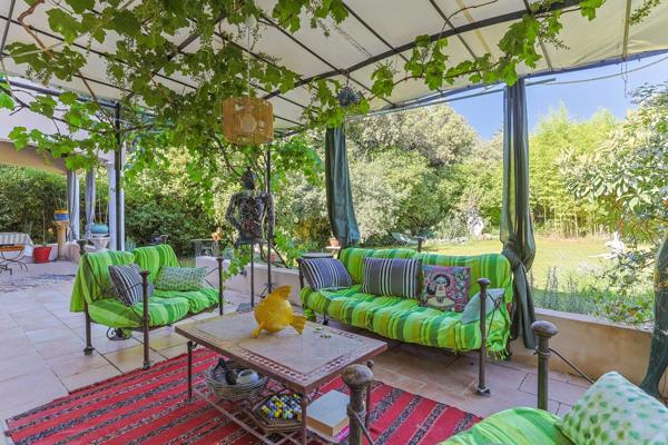 DANS LE CENTRE DE CASTELNAU LE LEZ (34) ,IDEAL PROJET FAMILIAL : MAGNIFIQUE BASTIDE AVEC JARDIN ET TERRAINS CONSTRUCTIBLES