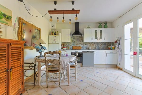 DANS LE CENTRE DE CASTELNAU LE LEZ (34) ,IDEAL PROJET FAMILIAL : MAGNIFIQUE BASTIDE AVEC JARDIN ET TERRAINS CONSTRUCTIBLES