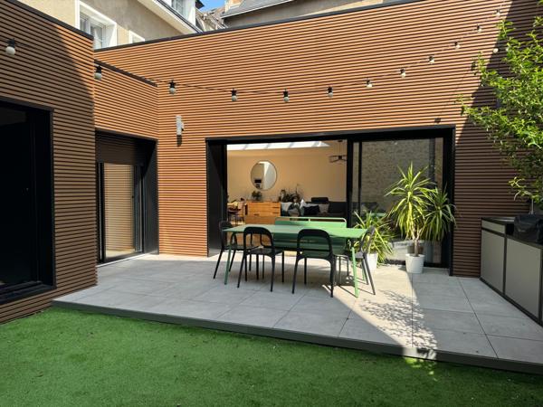 Loft en hyper centre avec sa terrasse et garage.