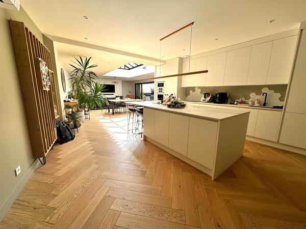 Loft en hyper centre avec sa terrasse et garage.