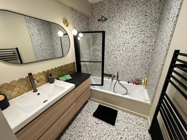 Loft en hyper centre avec sa terrasse et garage.