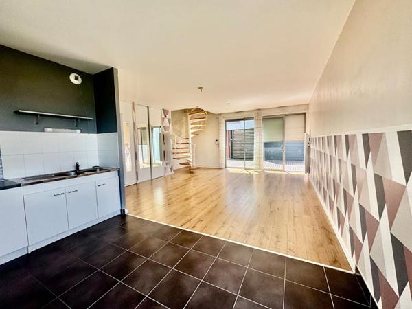 Appartement en Duplex de 70m2  , 2 chambres,,terrasse dans résidence sécurisée  avec places de parking