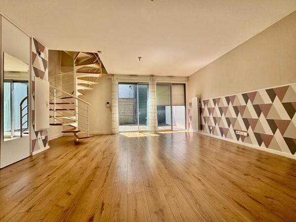 Appartement en Duplex de 70m2  , 2 chambres,,terrasse dans résidence sécurisée  avec places de parking
