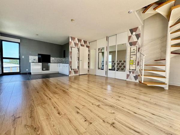 Appartement en Duplex de 70m2  , 2 chambres,,terrasse dans résidence sécurisée  avec places de parking