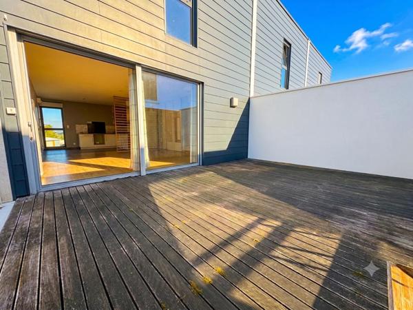 Appartement en Duplex de 70m2  , 2 chambres,,terrasse dans résidence sécurisée  avec places de parking