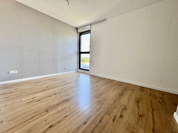Appartement en Duplex de 70m2  , 2 chambres,,terrasse dans résidence sécurisée  avec places de parking