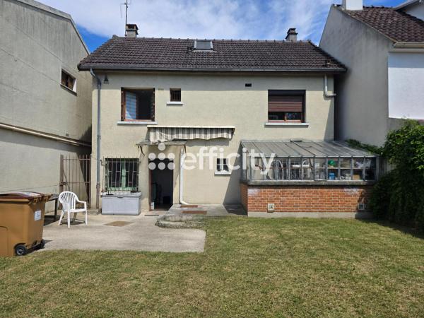 Maison
         6 pièces
        - 100 m² 279 000 € *