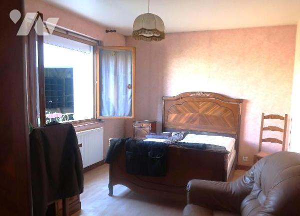MAISON (bon état intérieur) de 61m2 hab., comprenant de plain-pied :
. cuisine aménagée (10m2)...