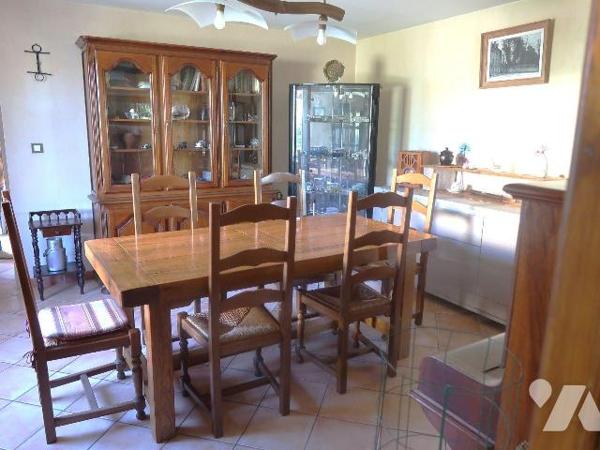 MAISON (bon état intérieur) de 61m2 hab., comprenant de plain-pied :
. cuisine aménagée (10m2)...