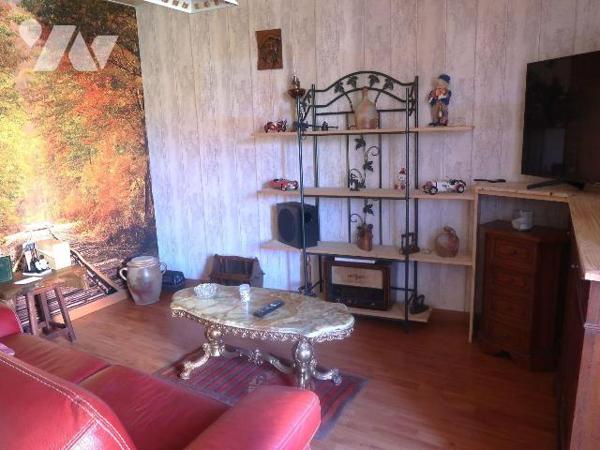 MAISON (bon état intérieur) de 61m2 hab., comprenant de plain-pied :
. cuisine aménagée (10m2)...