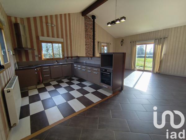 Maison 9 pièces de 163 m² à Lusignan (86600)