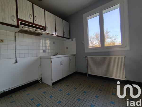 Maison 9 pièces de 163 m² à Lusignan (86600)
