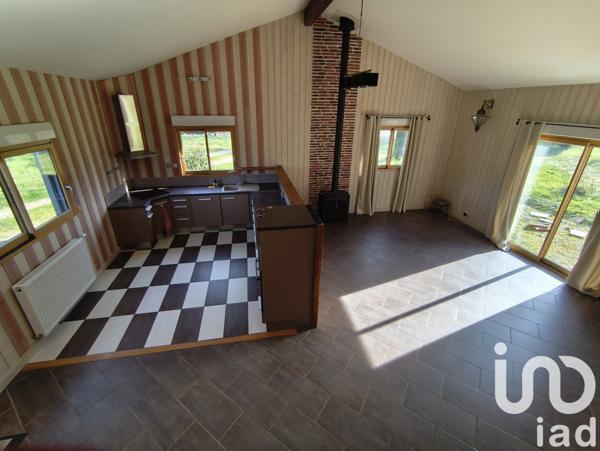 Maison 9 pièces de 163 m² à Lusignan (86600)