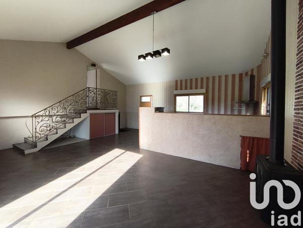 Maison 9 pièces de 163 m² à Lusignan (86600)