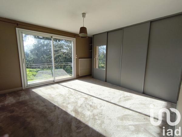 Maison 9 pièces de 163 m² à Lusignan (86600)